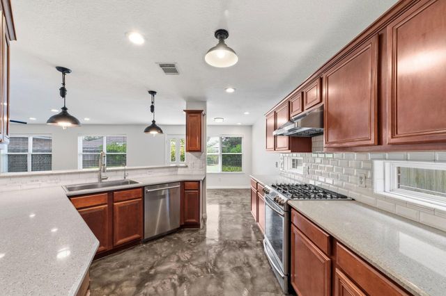 2609 Los Alamos Circle, Deer Park, TX 77536