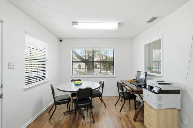 403 W Anderson Ave, Round Rock, TX 78664