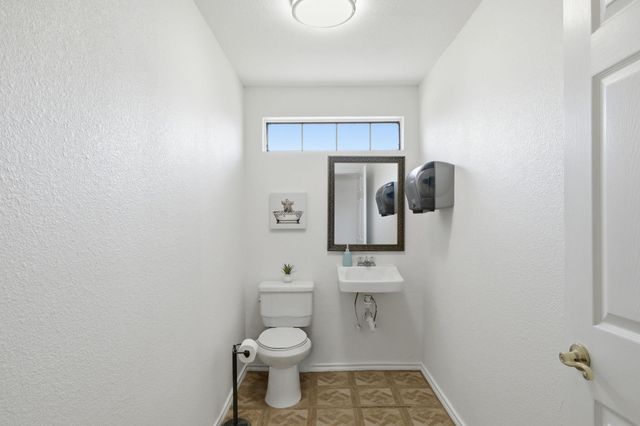 403 W Anderson Ave, Round Rock, TX 78664