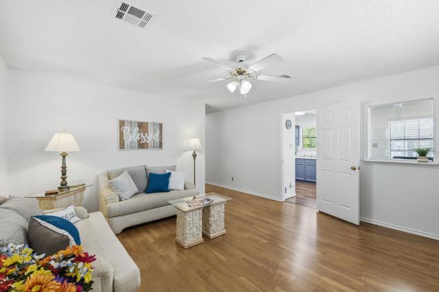 403 W Anderson Ave, Round Rock, TX 78664