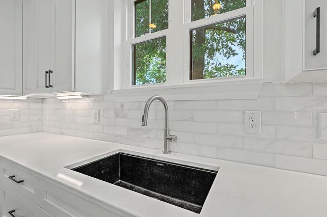 921 Main Street, Charleston, SC 29407