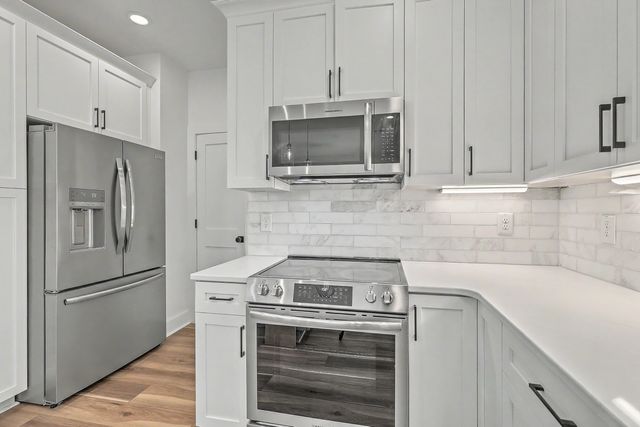 921 Main Street, Charleston, SC 29407