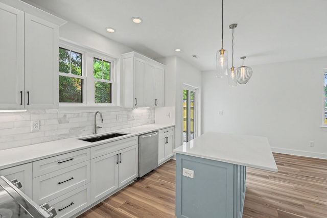 921 Main Street, Charleston, SC 29407