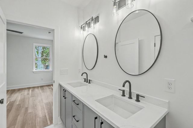 921 Main Street, Charleston, SC 29407