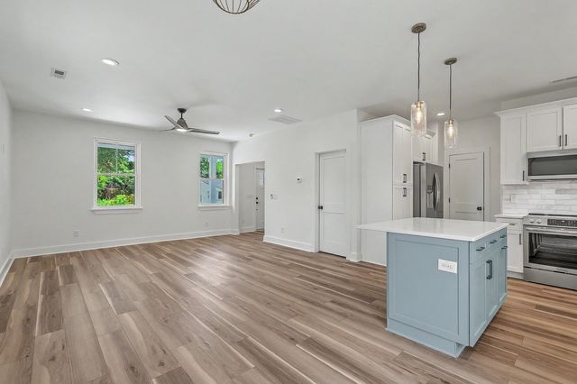 921 Main Street, Charleston, SC 29407