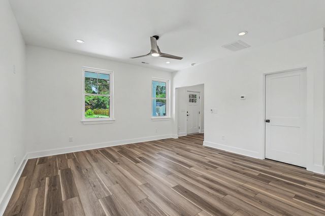 921 Main Street, Charleston, SC 29407