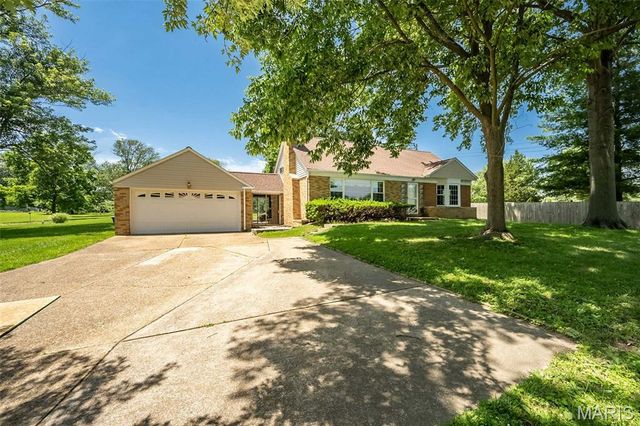 68 Mar El Court, Ellisville, MO 63011
