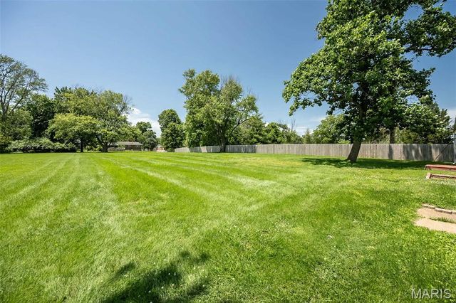 68 Mar El Court, Ellisville, MO 63011