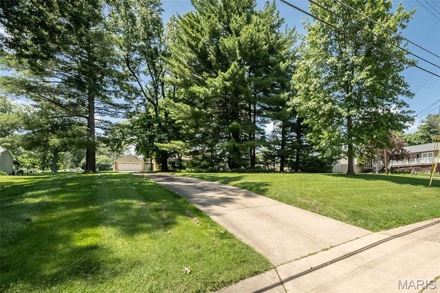68 Mar El Court, Ellisville, MO 63011