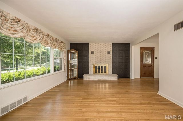 68 Mar El Court, Ellisville, MO 63011