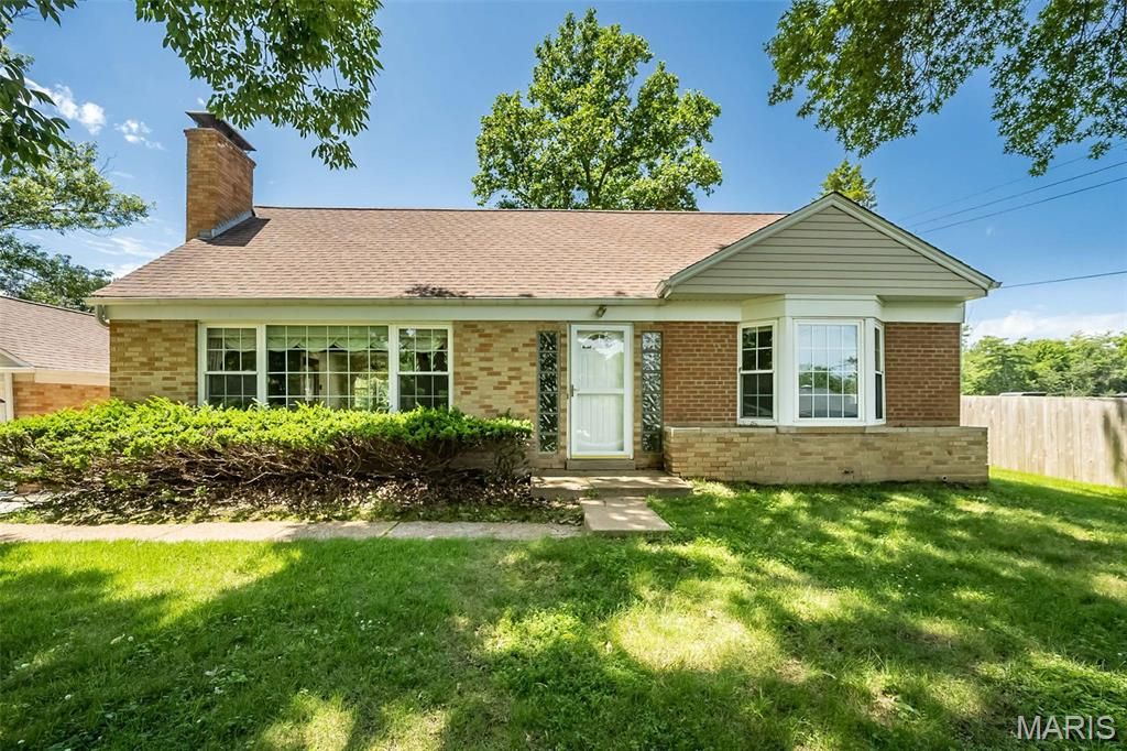 68 Mar El Court, Ellisville, MO 63011