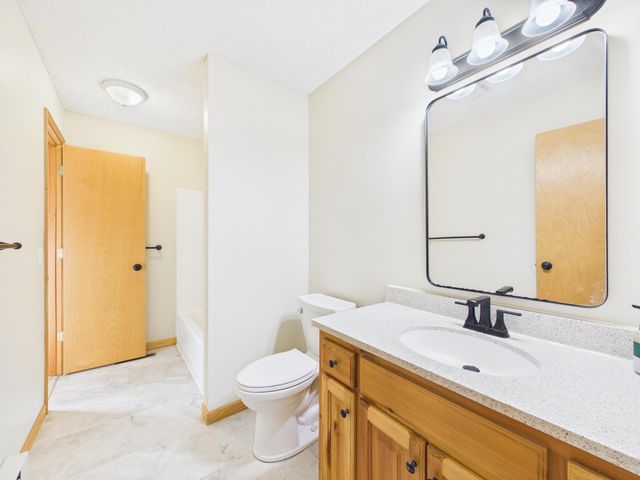 573 Rolling Meadows Lane SE, New Prague, MN 56071