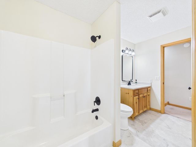 573 Rolling Meadows Lane SE, New Prague, MN 56071