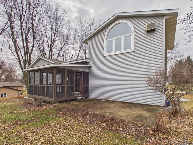 573 Rolling Meadows Lane SE, New Prague, MN 56071