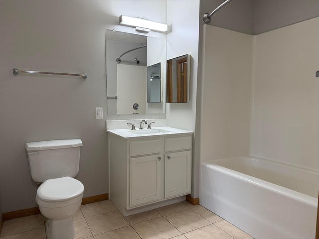 1321 Lake Drive W 111, Chanhassen, MN 55317