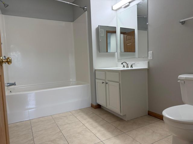 1321 Lake Drive W 111, Chanhassen, MN 55317