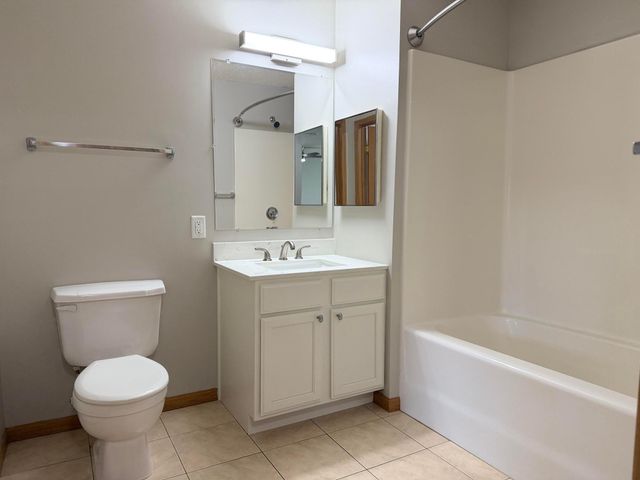 1321 Lake Drive W 111, Chanhassen, MN 55317