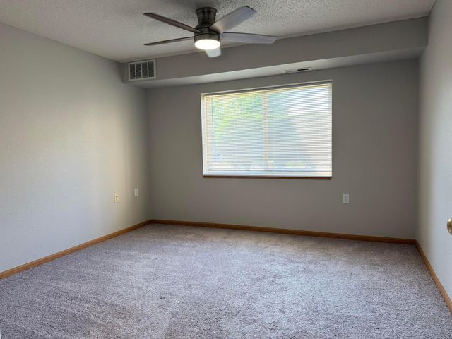 1321 Lake Drive W 111, Chanhassen, MN 55317