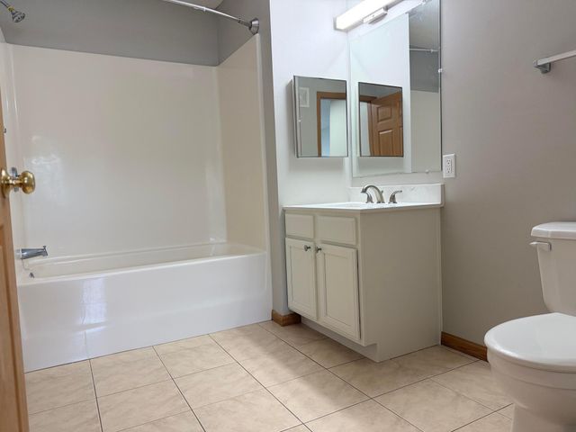 1321 Lake Drive W 111, Chanhassen, MN 55317