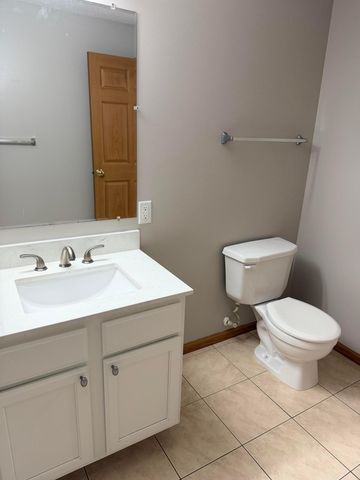 1321 Lake Drive W 111, Chanhassen, MN 55317