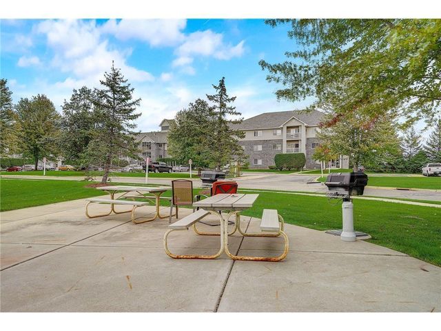 1321 Lake Drive W 111, Chanhassen, MN 55317
