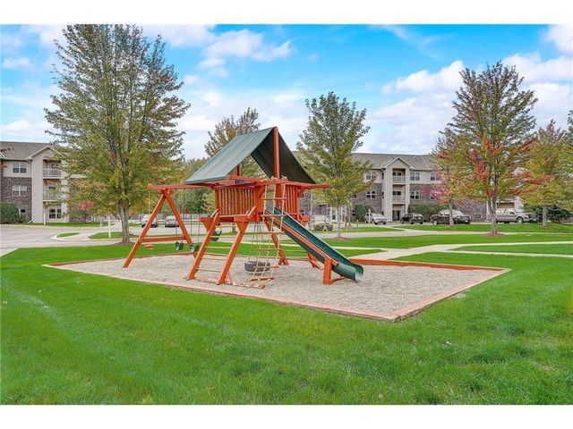 1321 Lake Drive W 111, Chanhassen, MN 55317