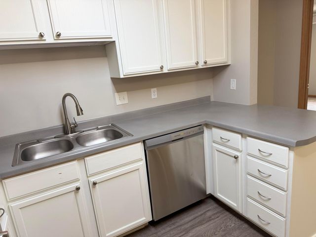 1321 Lake Drive W 111, Chanhassen, MN 55317