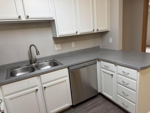 1321 Lake Drive W 111, Chanhassen, MN 55317