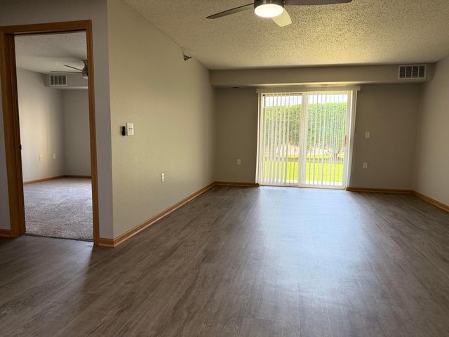 1321 Lake Drive W 111, Chanhassen, MN 55317