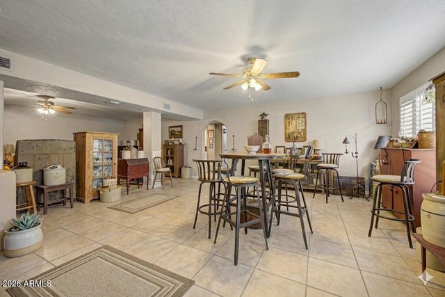 2027 E CIRCLE MOUNTAIN Road, New River, AZ 85087