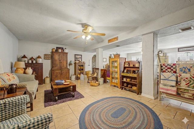 2027 E CIRCLE MOUNTAIN Road, New River, AZ 85087