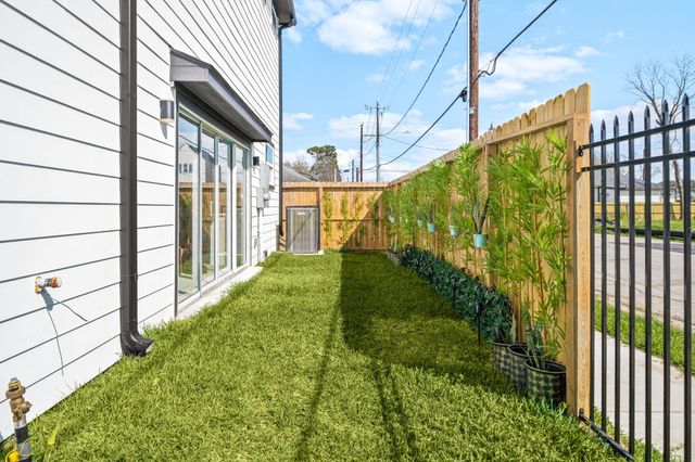 1302 Grove Street, Houston, TX 77020