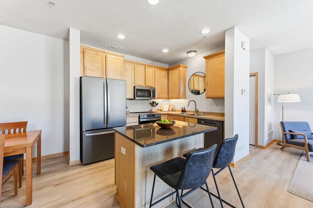 11668 84th Avenue N 303, Maple Grove, MN 55369