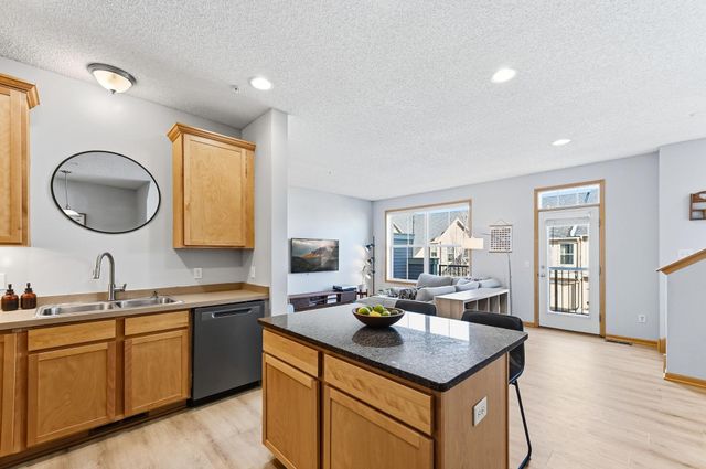 11668 84th Avenue N 303, Maple Grove, MN 55369