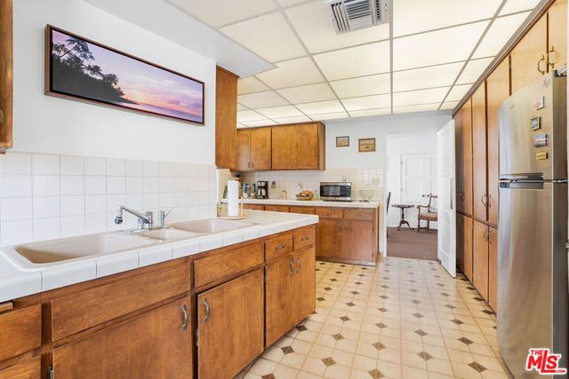 10515 Bradbury Road, Los Angeles, CA 90064