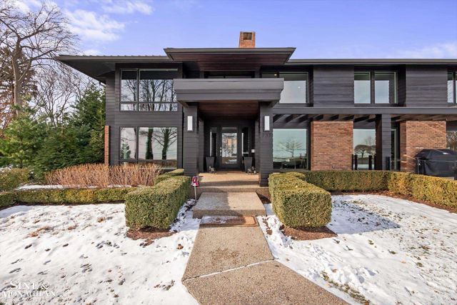 737 Lake Shore Road, Grosse Pointe Shores, MI 48236