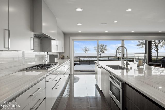 737 Lake Shore Road, Grosse Pointe Shores, MI 48236