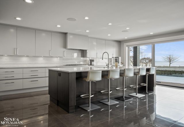 737 Lake Shore Road, Grosse Pointe Shores, MI 48236