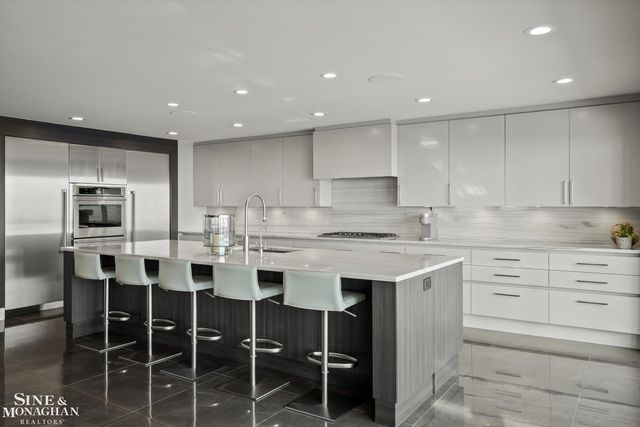 737 Lake Shore Road, Grosse Pointe Shores, MI 48236