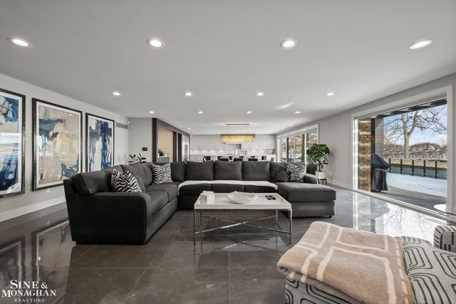 737 Lake Shore Road, Grosse Pointe Shores, MI 48236