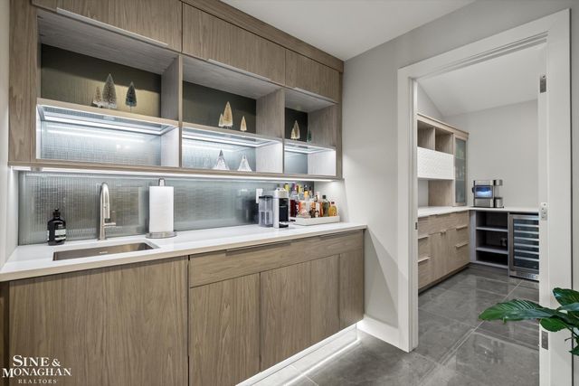 737 Lake Shore Road, Grosse Pointe Shores, MI 48236