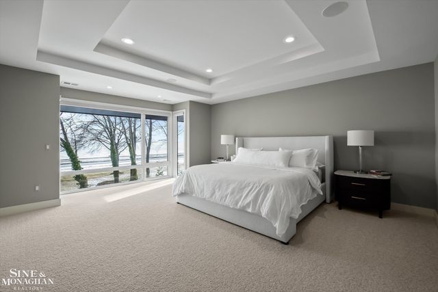 737 Lake Shore Road, Grosse Pointe Shores, MI 48236