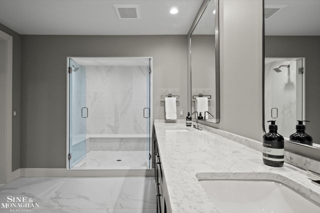 737 Lake Shore Road, Grosse Pointe Shores, MI 48236