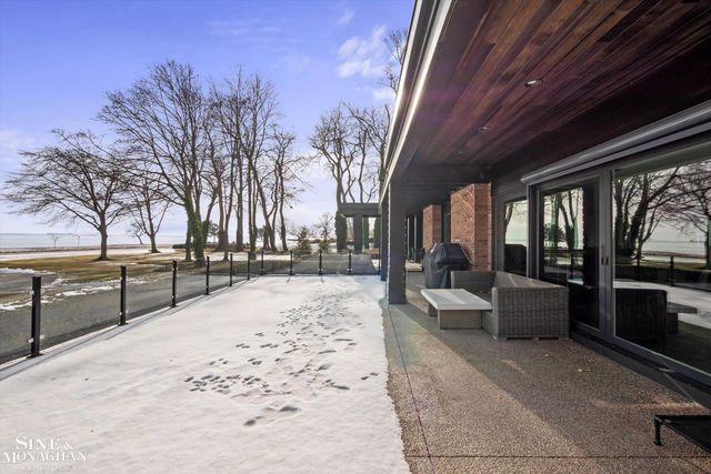 737 Lake Shore Road, Grosse Pointe Shores, MI 48236