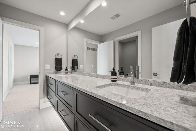 737 Lake Shore Road, Grosse Pointe Shores, MI 48236