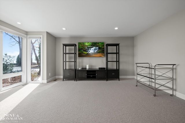 737 Lake Shore Road, Grosse Pointe Shores, MI 48236