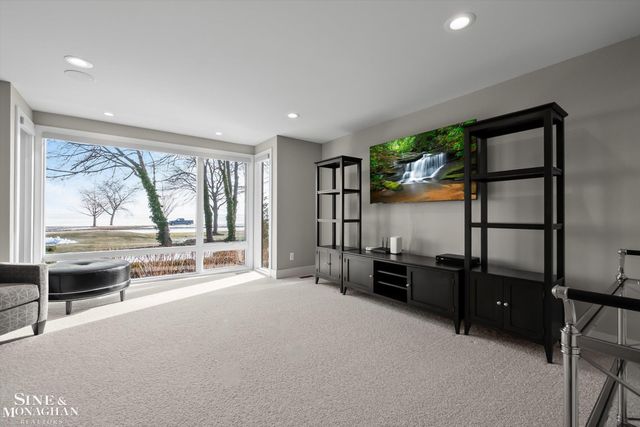 737 Lake Shore Road, Grosse Pointe Shores, MI 48236