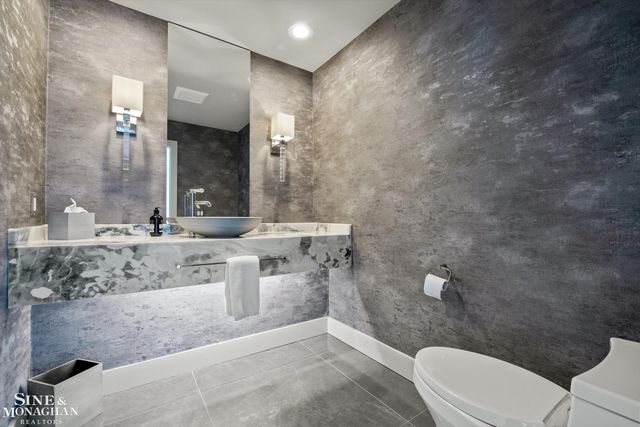 737 Lake Shore Road, Grosse Pointe Shores, MI 48236