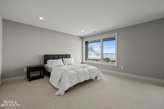 737 Lake Shore Road, Grosse Pointe Shores, MI 48236