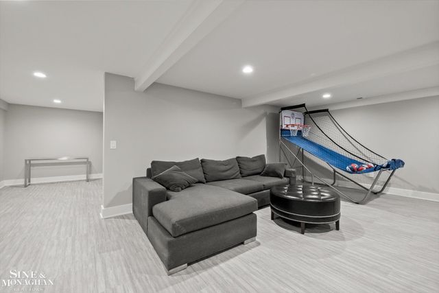 737 Lake Shore Road, Grosse Pointe Shores, MI 48236